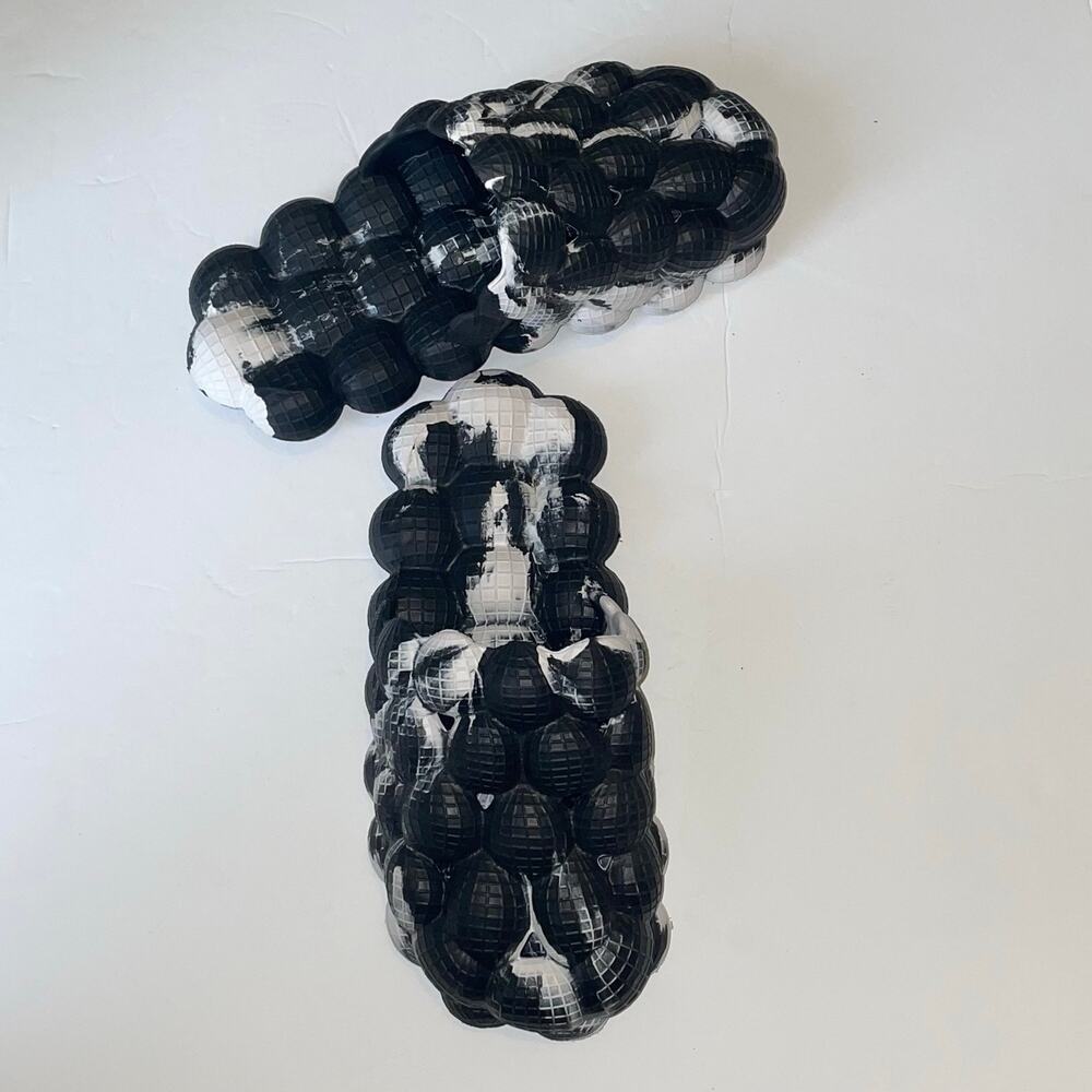 Black & White Marbled Massaging Closed Toe Bubble Slides